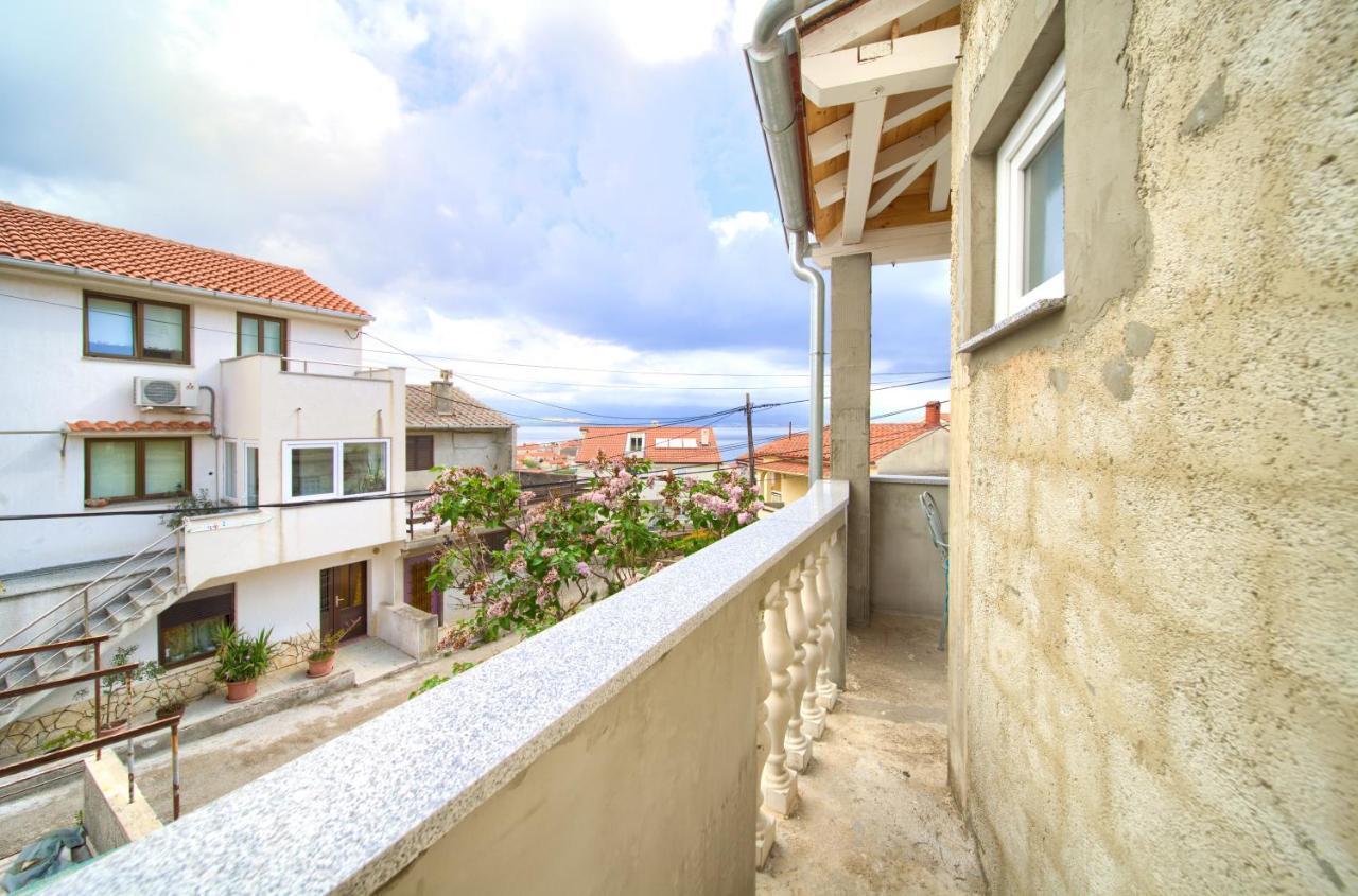 Retro Apartment Vrbnik  Extérieur photo