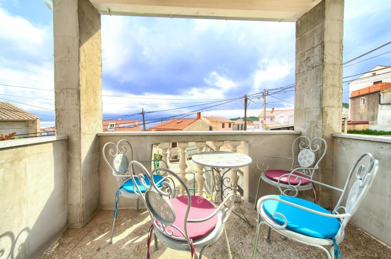 Retro Apartment Vrbnik  Extérieur photo